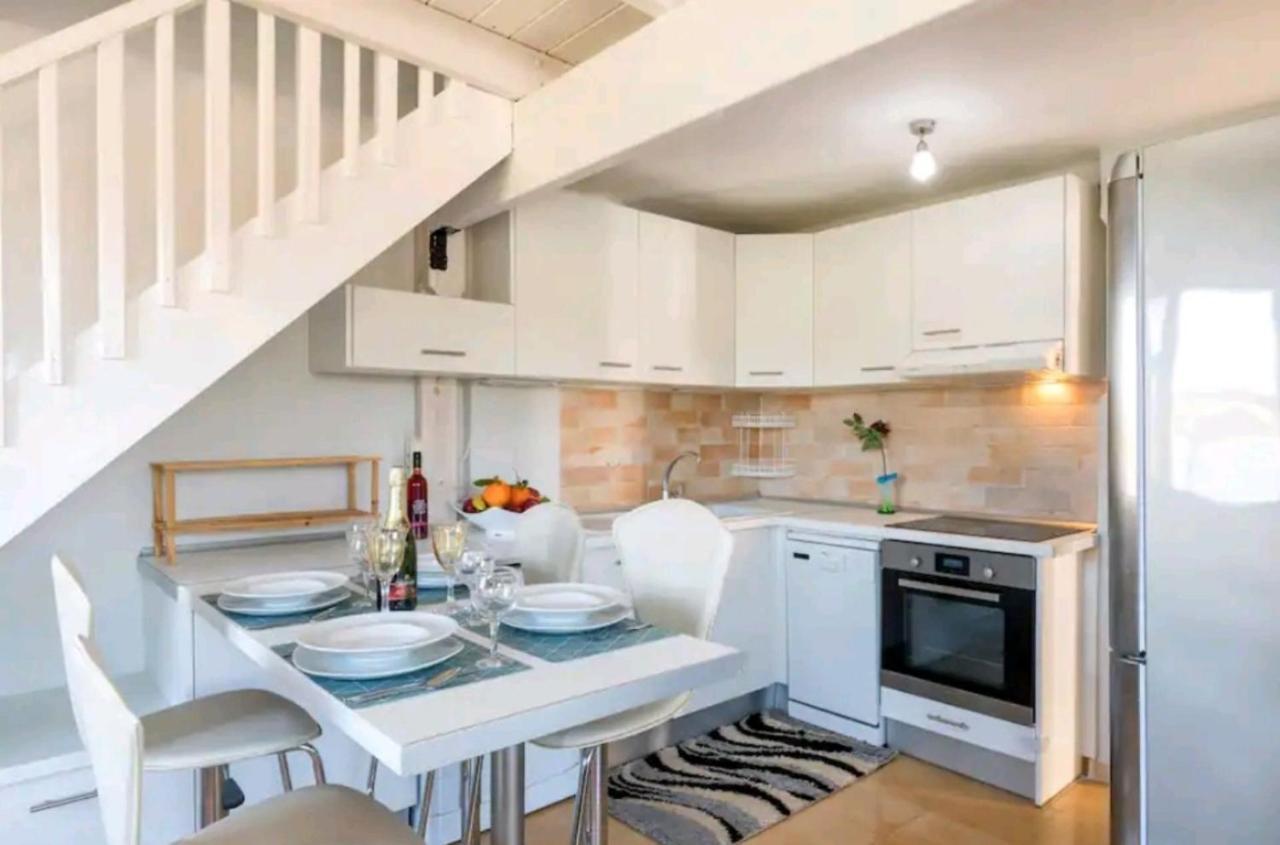 Govino Bay Luxury Beach Loft Apartment Danilia Eksteriør bilde